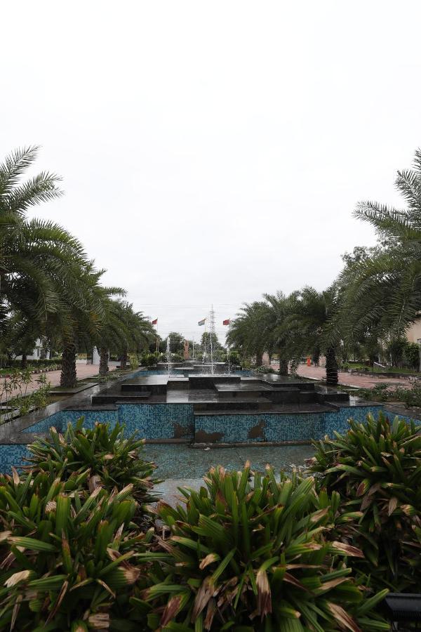Tivoli Royal Palace Janauli Extérieur photo