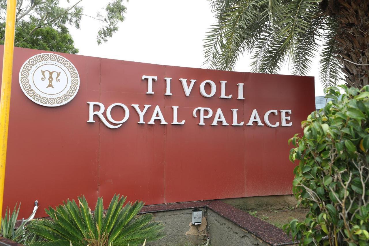 Tivoli Royal Palace Janauli Extérieur photo