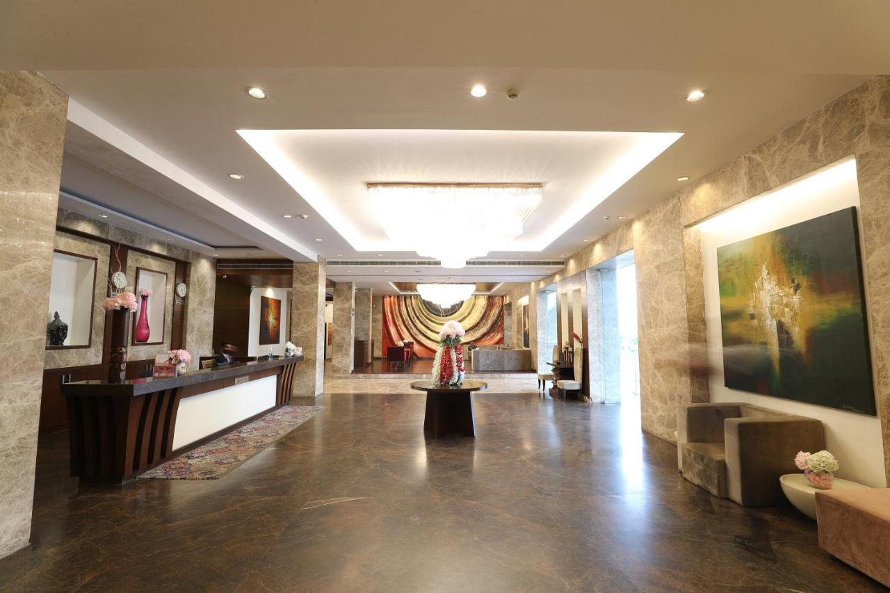 Tivoli Royal Palace Janauli Extérieur photo