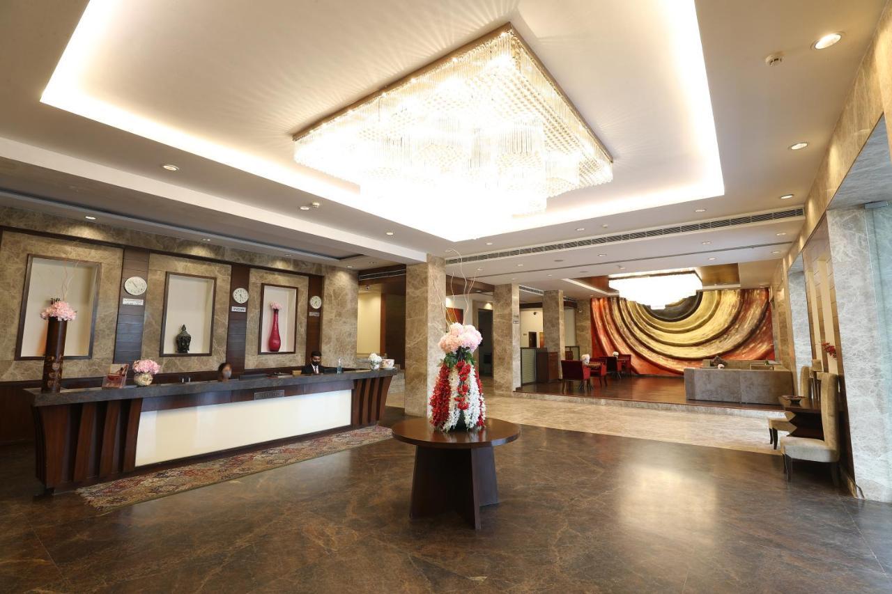 Tivoli Royal Palace Janauli Extérieur photo